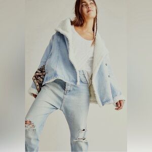 We The Free People Women’s Sz XL Twisted Heart Sherpa Lined Denim Jean Jacket